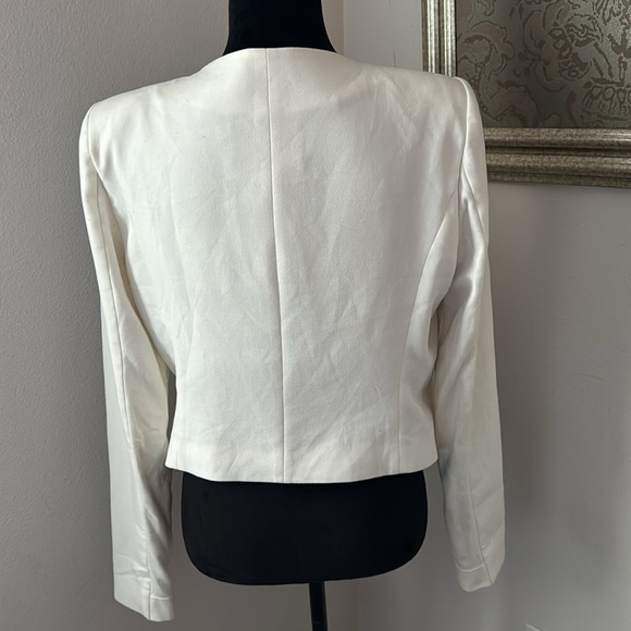 BCBGMAXAZRIA ivory cropped / bolero open front zip pocket detailing blazer sz L - Picture 3 of 7